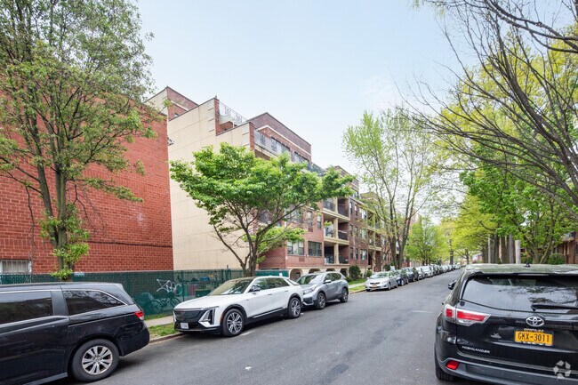 Photo - 71-33 162nd St