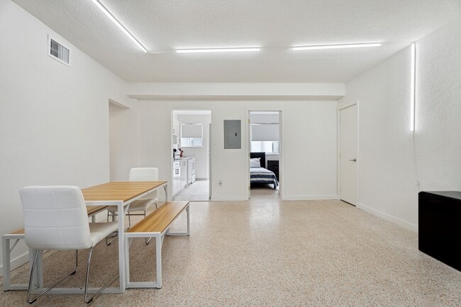 Photo - 835 80th St Unidad # 2