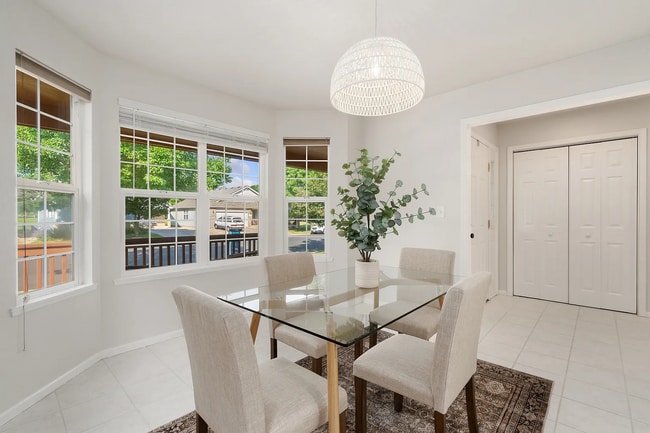 Photo - 2908 Des Moines Dr