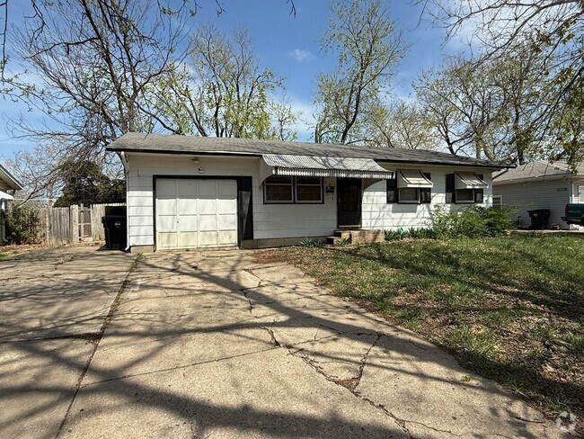 Building Photo - 3 bedroom 1 bath Rental