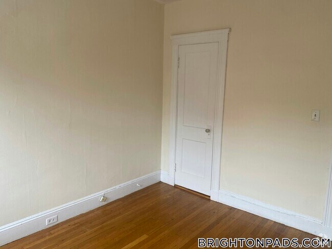 Building Photo - 135 Washington St Rental