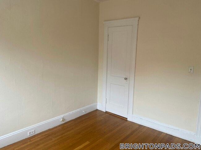 Building Photo - 135 Washington St Rental