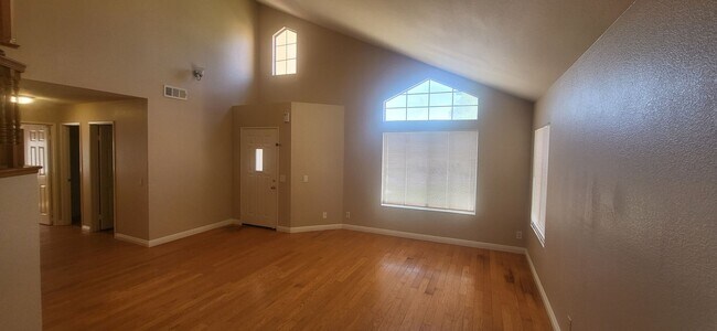 Photo - 4 Bedroom, 3 Bath Cul-de-Sac in Hemet