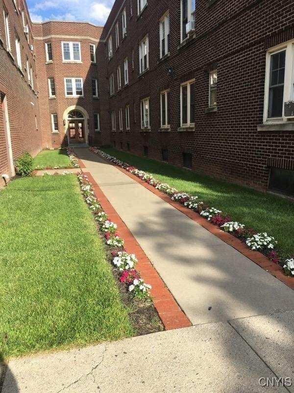 Photo - 2600 James St