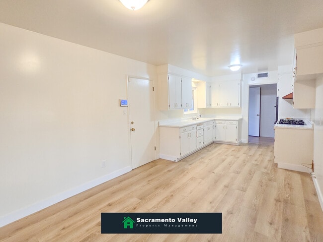 Photo - 7100 Chris Ave