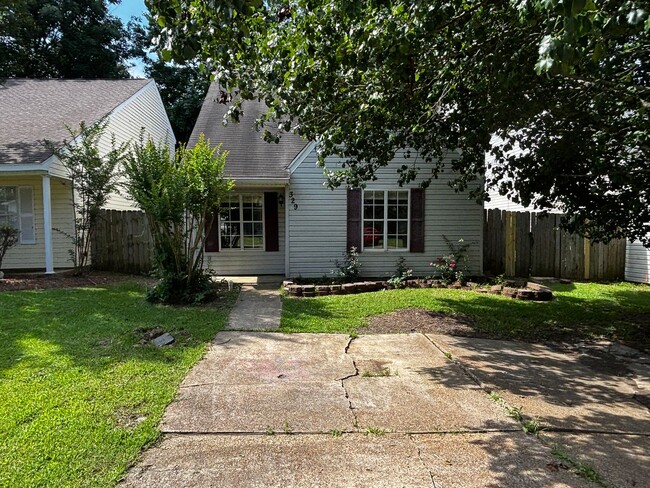 Photo - 329 N Grove Cir House