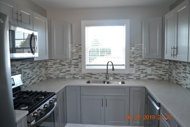 Kitchen - 205 Central Ave Unit Apt #2