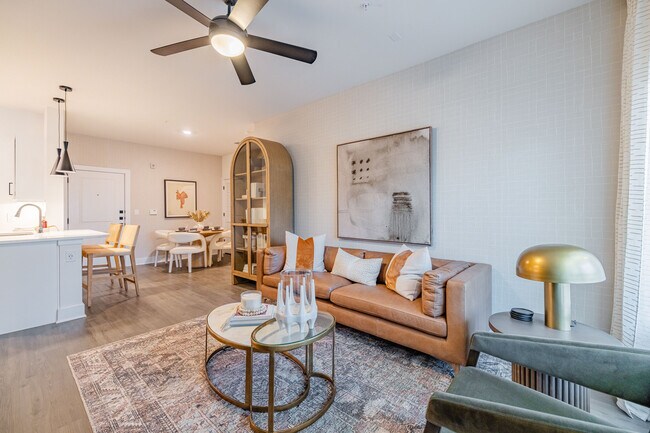B1 Living Room - Forayna Vintage Park Apartments