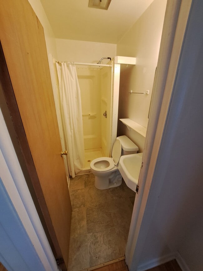 709 W Olin Ave Unit 3