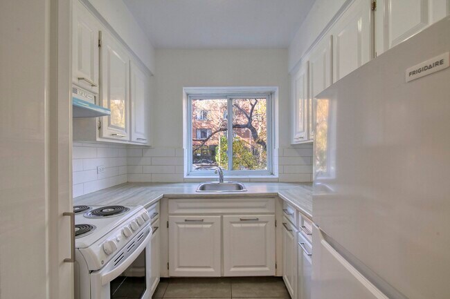 Photo - 2400 Av. Van Horne Unit 102