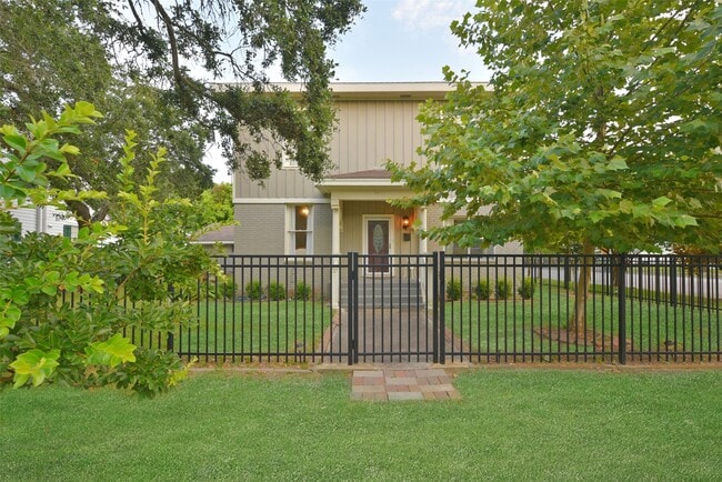 Photo - 3427 Avenue L