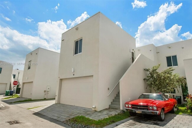 Building Photo - 6663 NW 103rd Pkwy Unit Studio