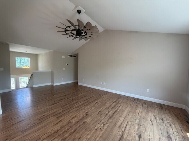 Photo - 203 Ridgeview Dr