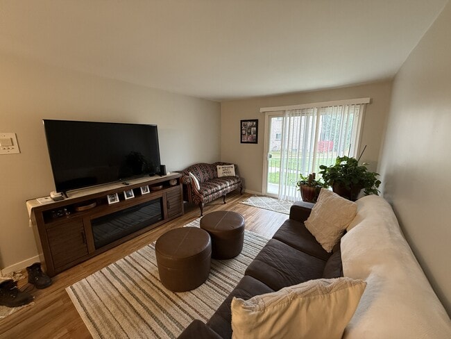 Photo - 14211 Ivanhoe Dr