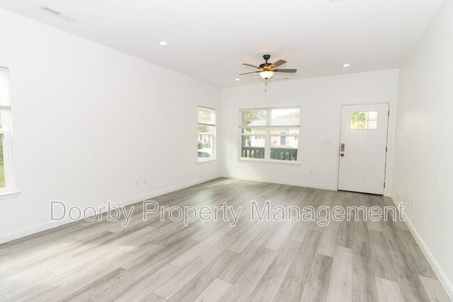 Building Photo - 2405 Kirby Ave Rental