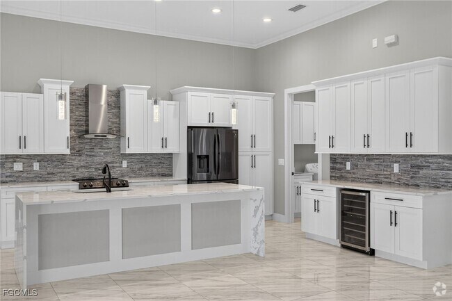 Building Photo - 2532 SW 26th Pl Rental