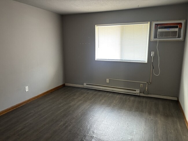 Building Photo - 2455 5th Ave Rental