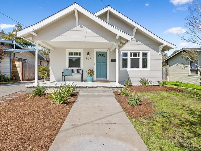 Building Photo - 527 Windham St