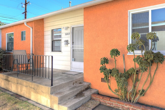 Photo - 1604 N Hollywood Way Unit B