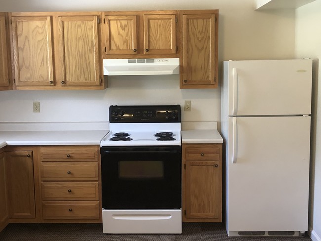 Kitchen - 15130 Sprucevale Rd Apartments Unit 1