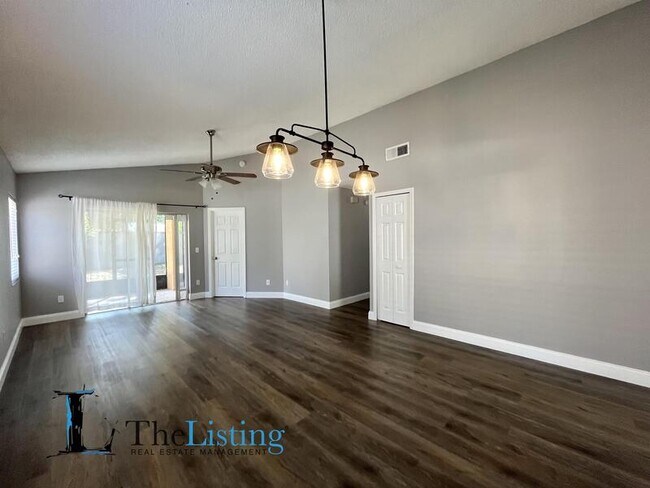 Photo - 853 Heather Glen Cir