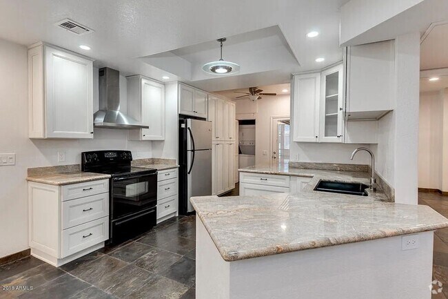 Building Photo - Renaissance Park Condo - Updated Penthouse... Unit 259