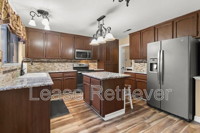 Photo - 1921 Ridgemont Way