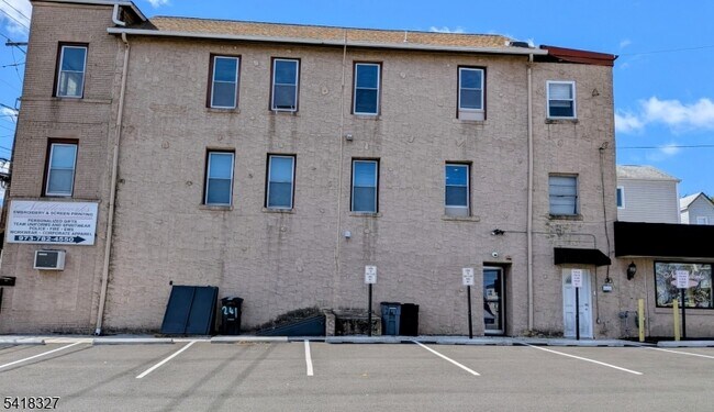 Photo - 239 Union Blvd