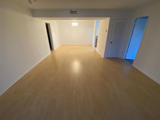 Building Photo - 4020 N Hills Dr Unit 28 Rental