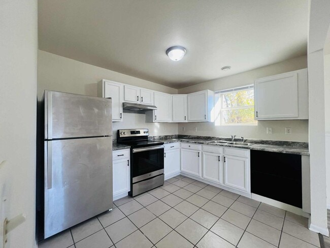 Photo - KHR-2708-48-S Unit 2708 48th Street, Lower