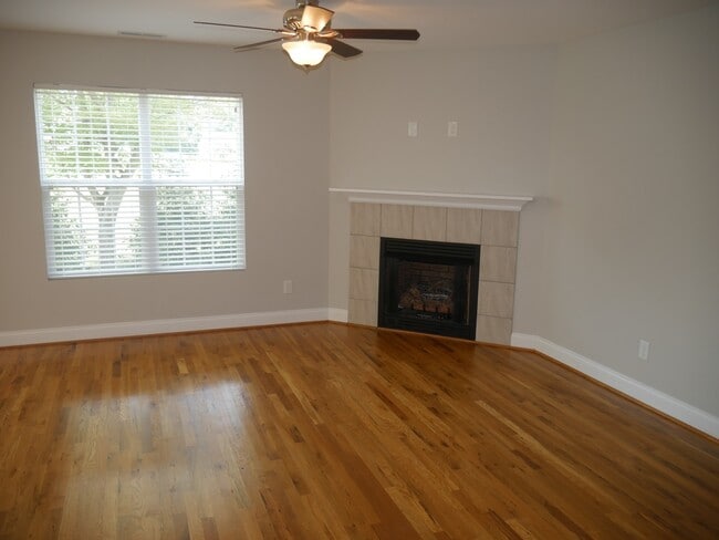 Photo - 835 Garner St