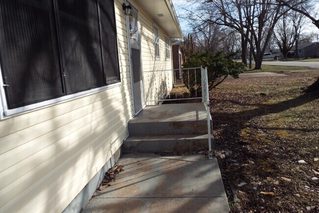 Photo - 308 N Sunshine St