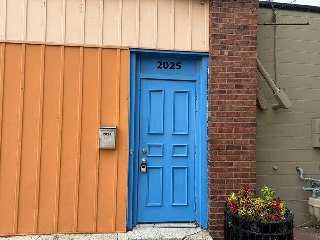 2025 E 11th St Unidad 1