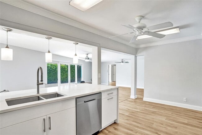 Building Photo - 2031 NE 62nd St Rental