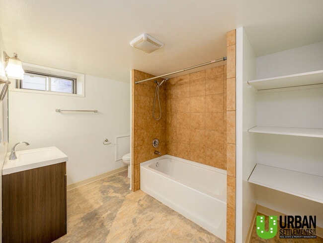 Photo - 520 W Barnes Rd