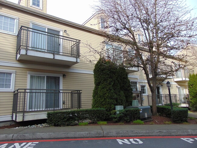 Photo - 1800 NE 40th St