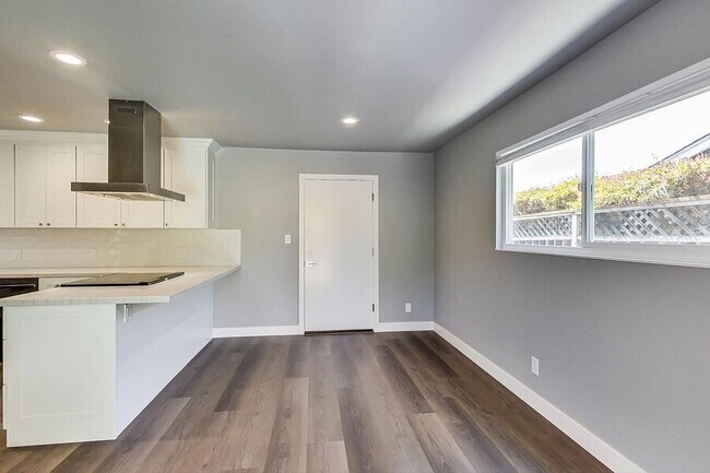 Photo - 4401 Castanos St