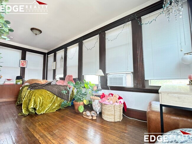 Photo - 348 Faneuil St Unidad 1