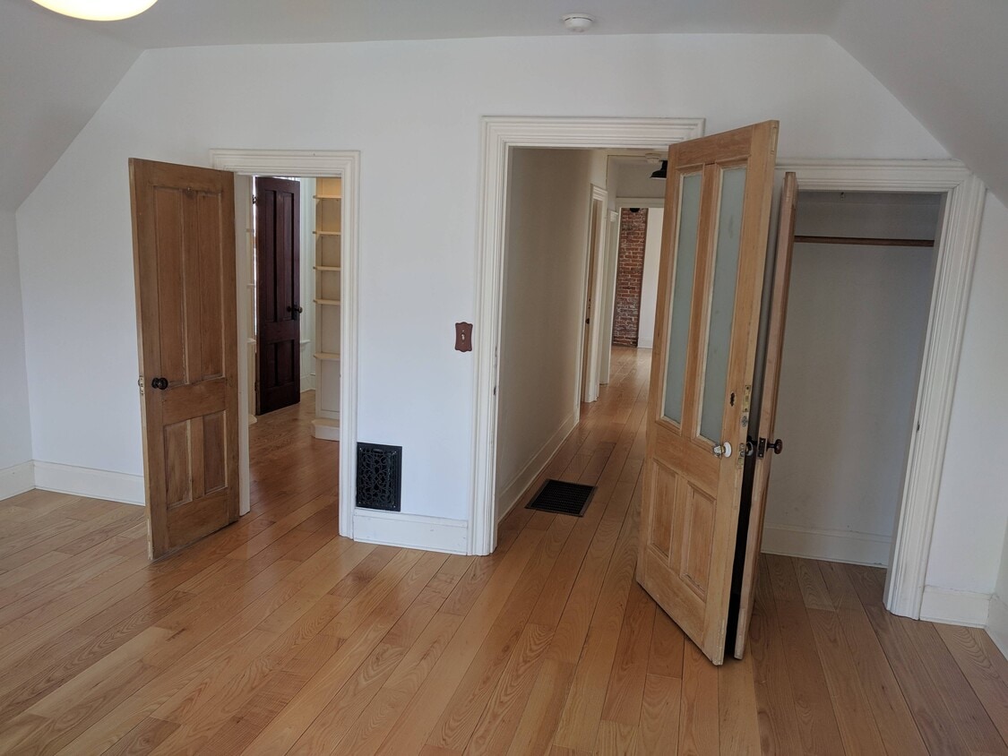 Photo - 42 Elmwood Ave (Burlington, VT)