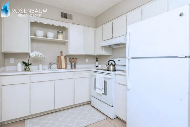 Photo - 826 E 4th Pl Unit B