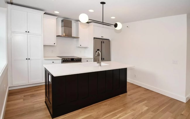 Kitchen - 1523 Republic St Unit 202