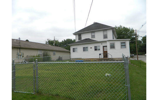 Photo - 2-Story House, 4Bed/2Bath with Lots of Room, Washer/Dryer. Pet Friendly & Large Yard