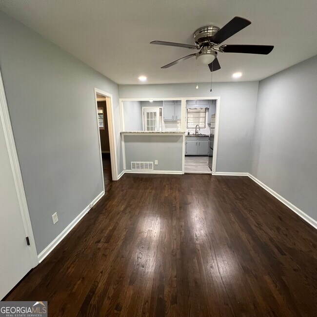 Photo - 1083 Center St SW