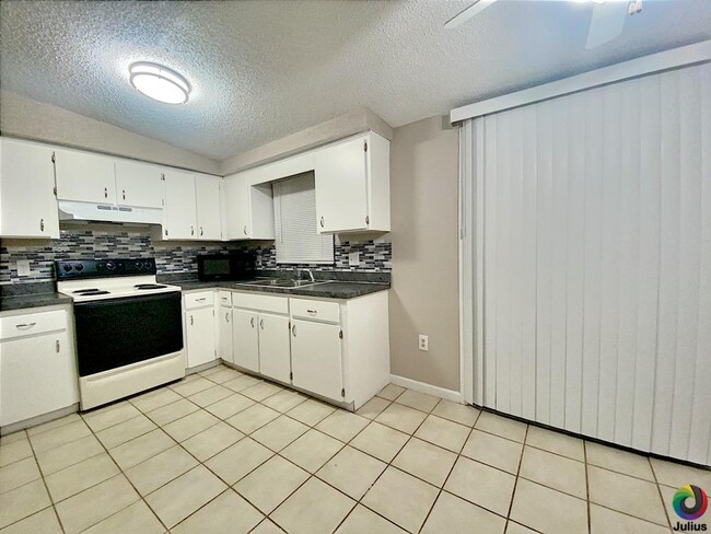 Photo - 4047 Las Vegas Dr