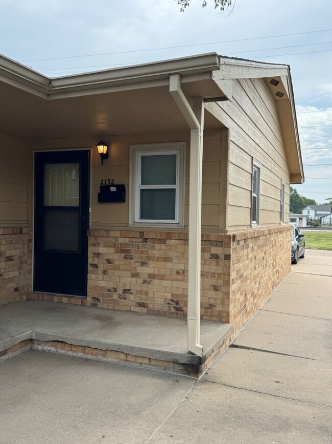 Building Photo - "Charming 2 Bedroom Duplex Retreat in Wic... Rental