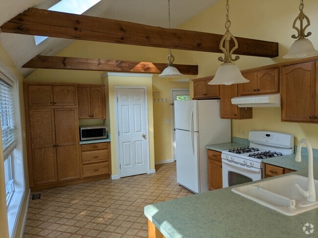 Building Photo - 22 Box Pond Rd Rental