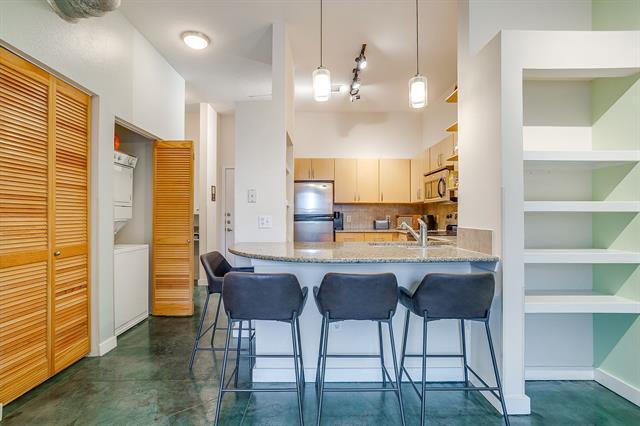 Photo - 201 W Lancaster Ave Unidad 208