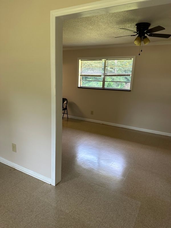 Photo - 206 Taylor Ln