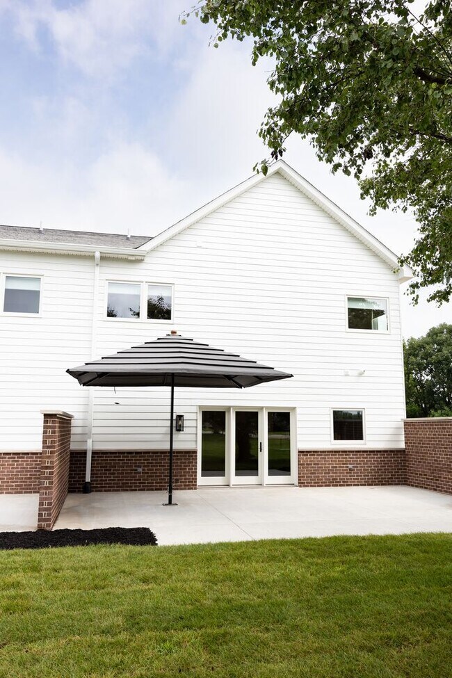 Photo - 301 W Short St