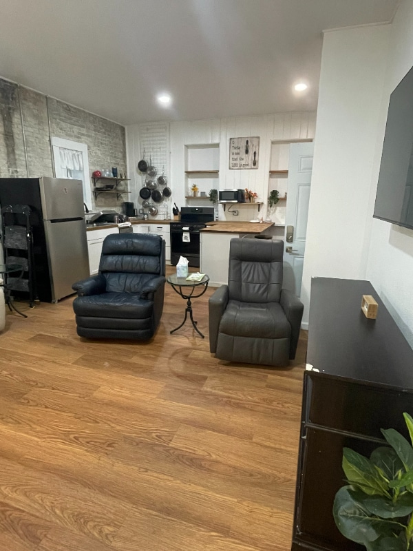 Photo - 305 S James St Unidad 3